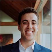 Profesor magíster. Especialidad en Lengua Castellana, Literatura, Historia y Filosofía